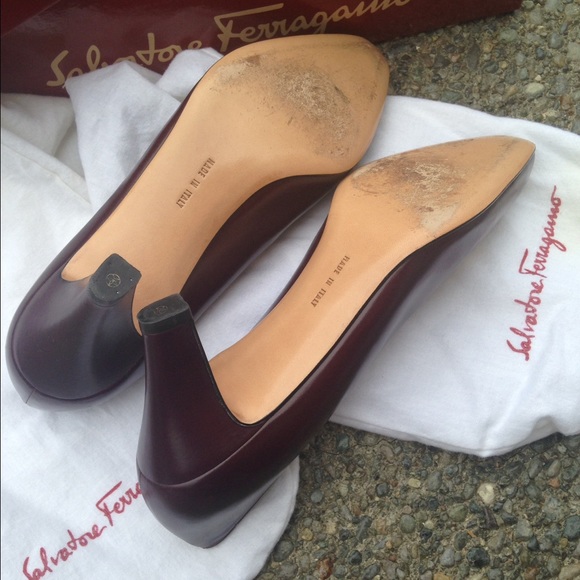 Salvatore Ferragamo/Sold - Picture 2 of 4