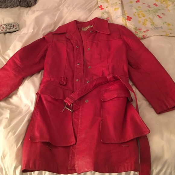 Vintage red leather women's jacket. - Picture 3 of 4