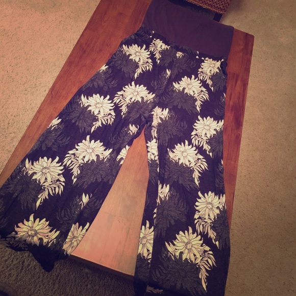 Loft beach jump suit floral navy and white