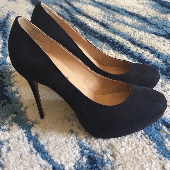 Black Pumps