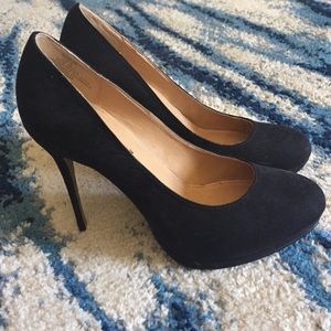 Black Pumps