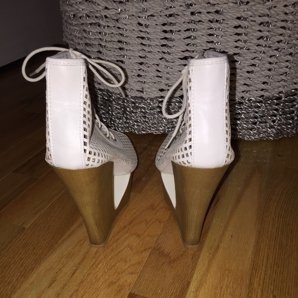 Wedges from urban outfitters never worn - Picture 2 of 3