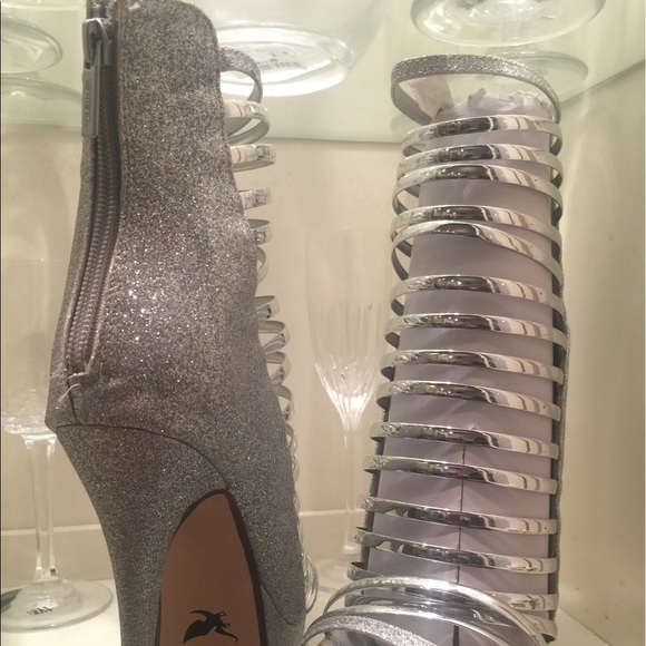 Sexy Silver Shimmer Stiletto Heels! - Picture 3 of 5