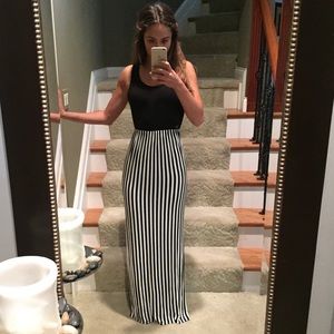 Maxi dress with leg slit