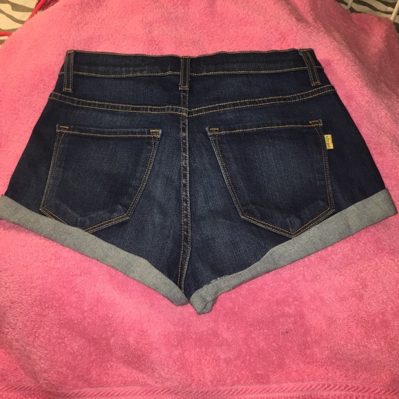 Shorts - Picture 2 of 3