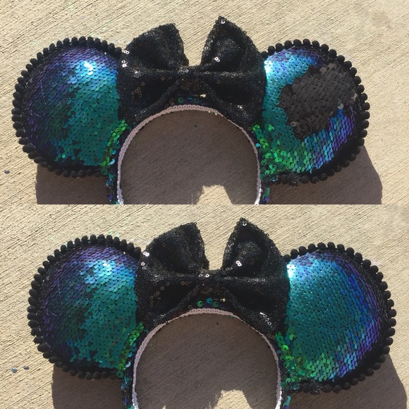 Changing color minnie ears