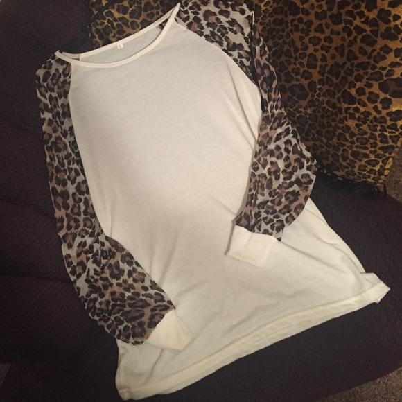 Animal print sleeved T