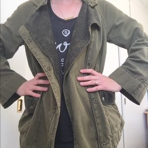 Camouflaged lace anorak jacket