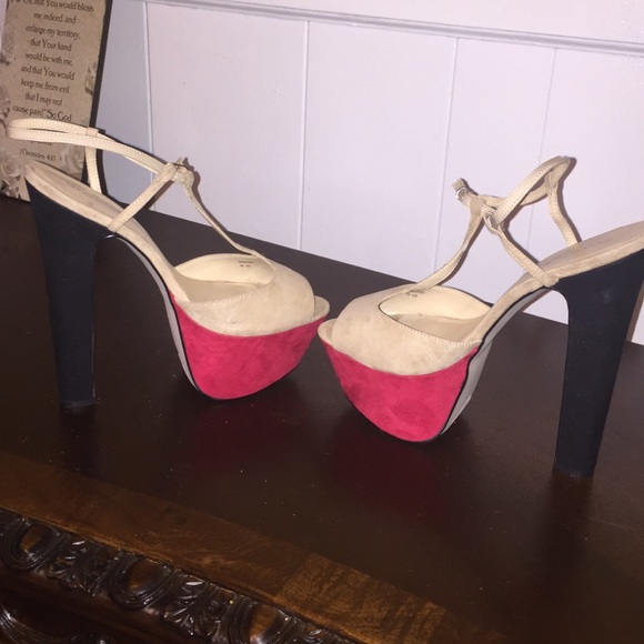 Heels - Picture 4 of 4