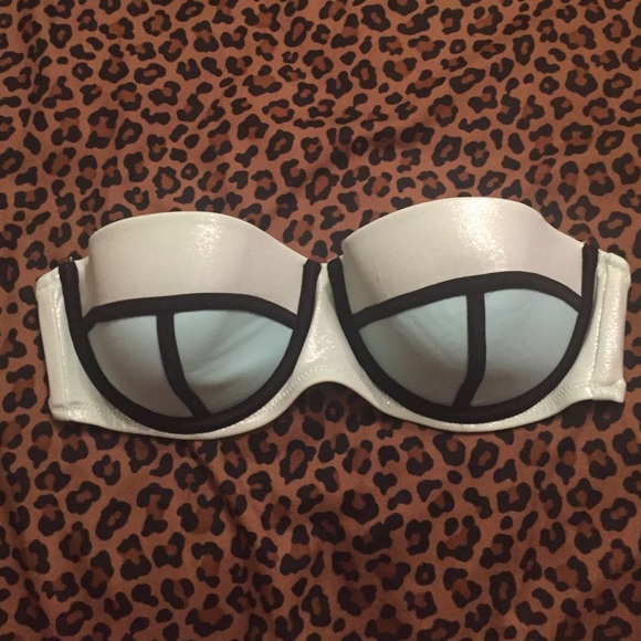 Victoria secret bikini top.  ANY OFFER IS ACCEPTED - Picture 1 of 1