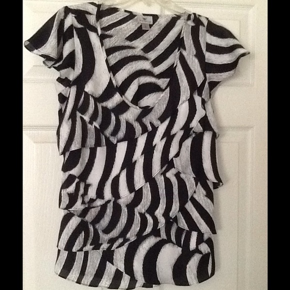 WORTHINGTON Ruffle Top - Picture 2 of 3
