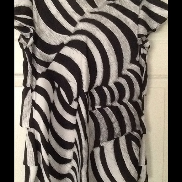 WORTHINGTON Ruffle Top - Picture 3 of 3