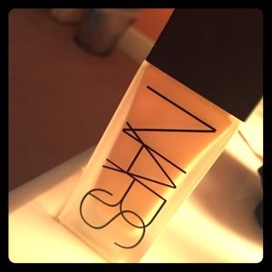 All Day Luminous Weightless Foundation