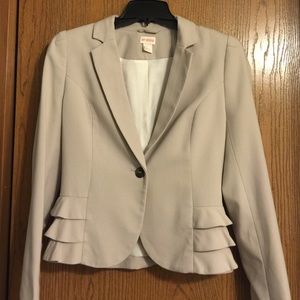 Blazer with ruffles.