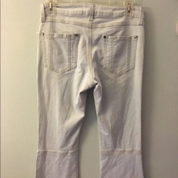 Alice and Olivia Flare legged jeans - Picture 3 of 3