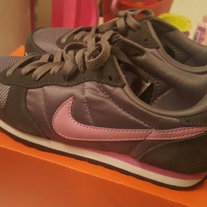 W Nike Dual Fusion size 7.5