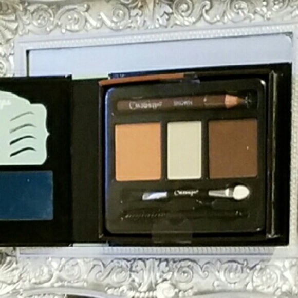 Eyebrow Defining Makeup Kit - Picture 3 of 3