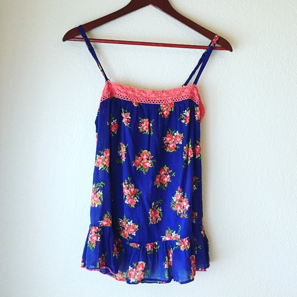 Forever 21 Tops - Pretty Blue Floral Tank