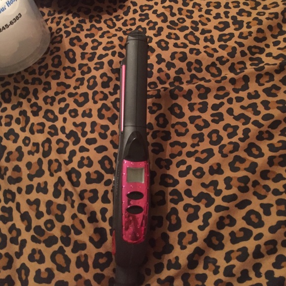 Brand new straightener - Picture 1 of 4