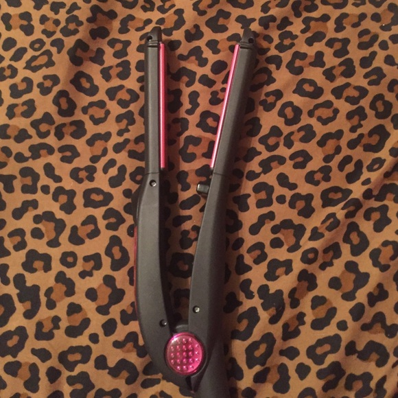 Brand new straightener - Picture 2 of 4