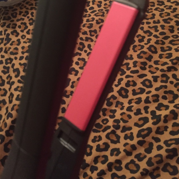 Brand new straightener - Picture 3 of 4