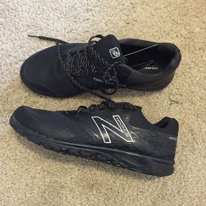 Last chance! NWT men's new balance Minimus shoes