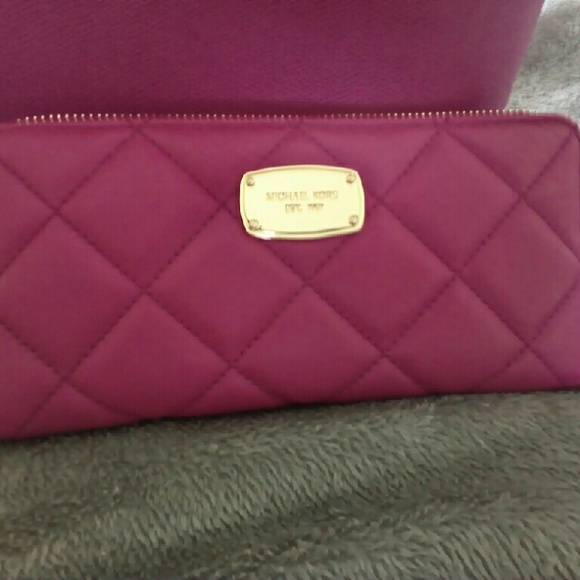 Michael Kors purse and wallet - Picture 3 of 3