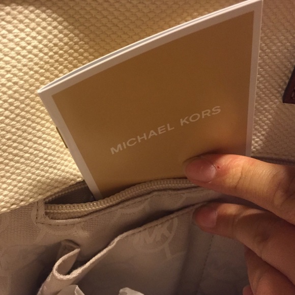 MK Hamilton Canvas Purse (white and red) - Picture 4 of 4