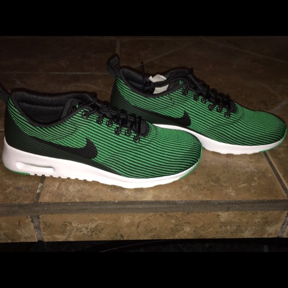 🎉🎉HP🎉🎉 Nike Thea Air Max Jacquard Sneakers - Picture 4 of 4