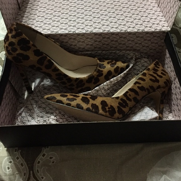 Leopard pony hair pump