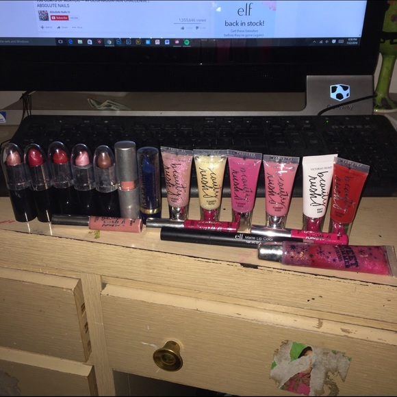 18 lip products bundle