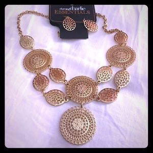 Gold set Necklace and Earrings