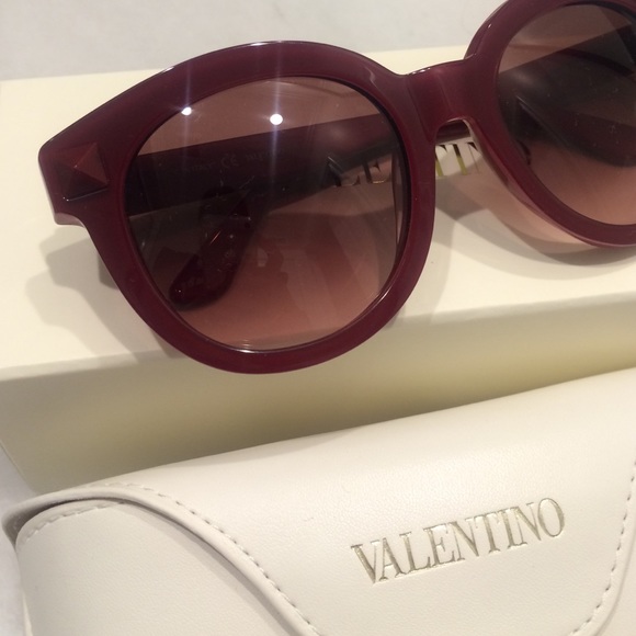 Valentino sunglasses - Picture 1 of 4