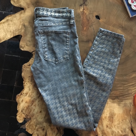 Current/Elliot skinny jegging