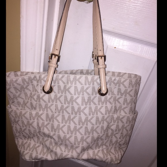 Brand new Michael Kors Purse ! - Picture 2 of 4
