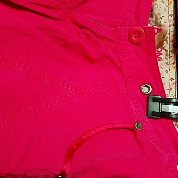 Hot pink cargo shorts - Picture 3 of 3