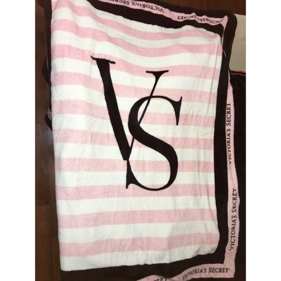 PINK Victoria's Secret Other - Victoria secret bed cover NEW