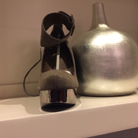 Women's Chunky Heels - Picture 2 of 2