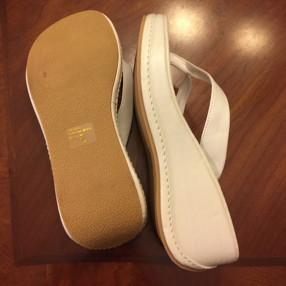 ** Bolark.** Women's Slippers - Picture 4 of 4