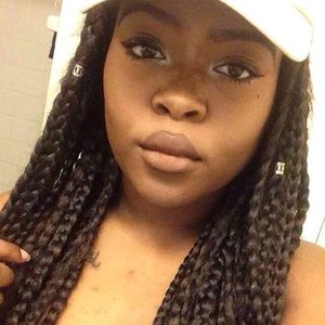 Meet your Posher, Deidra