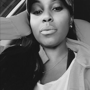 Meet your Posher, Alexia