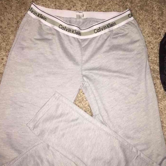 Calvin Klein Sweats - Picture 3 of 3