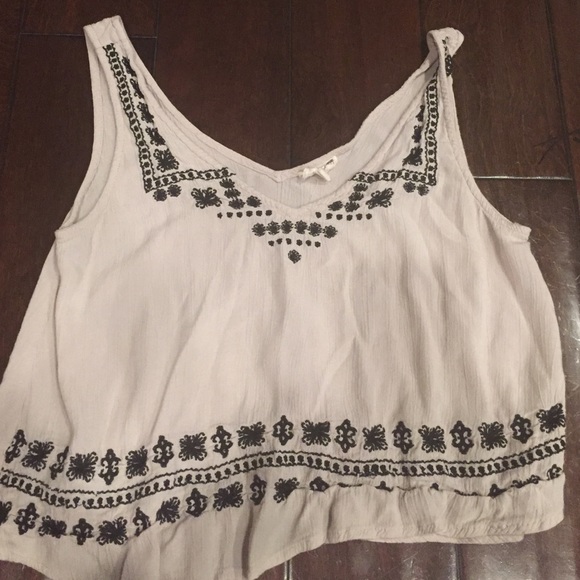 Pacsun creme and black crop top