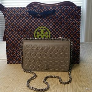 SOLD SOLD OUT Tory Burch saffiano leather