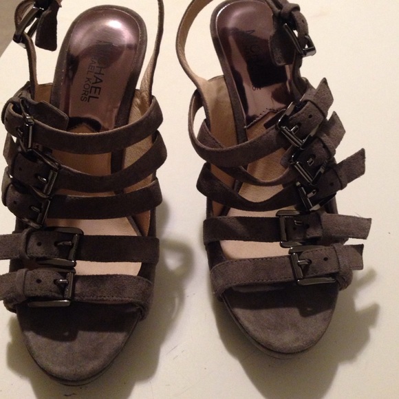 Authentic Strappy peep toes - Picture 2 of 4