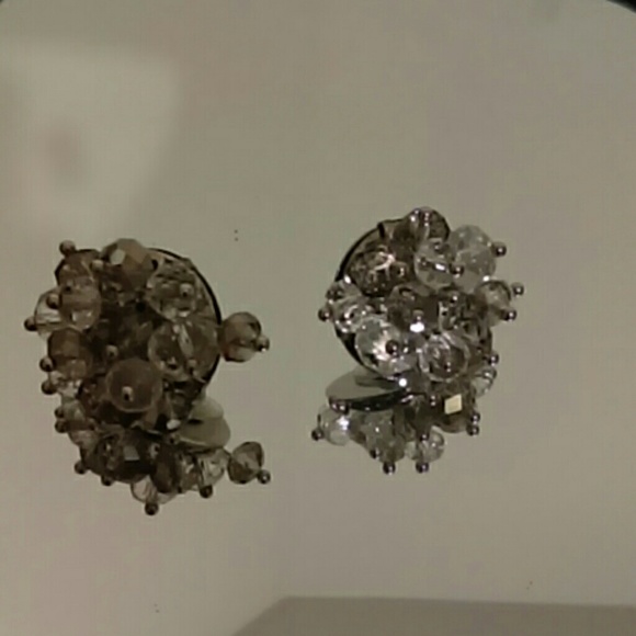 EARRINGS WITH CLEAR& GRAY CRYSTALS