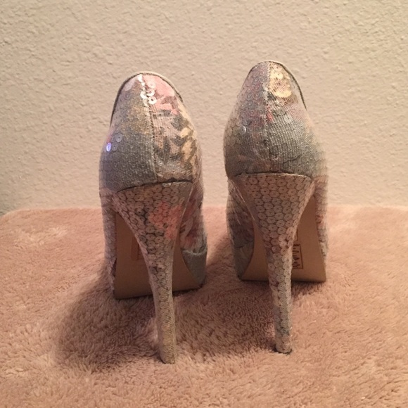 Light blue high heels with sequin/floral print - Picture 2 of 4
