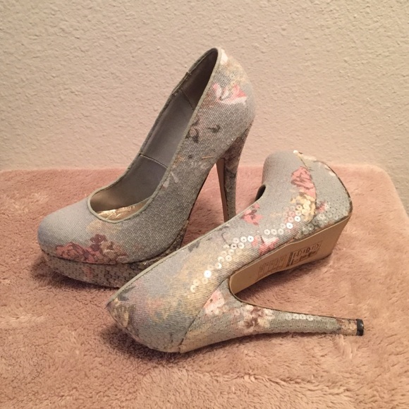 Light blue high heels with sequin/floral print - Picture 3 of 4
