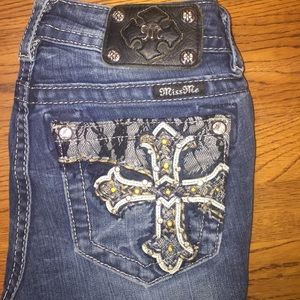 ❤️ SIZE 26 MID-RISE MISS ME JEANS ❤️