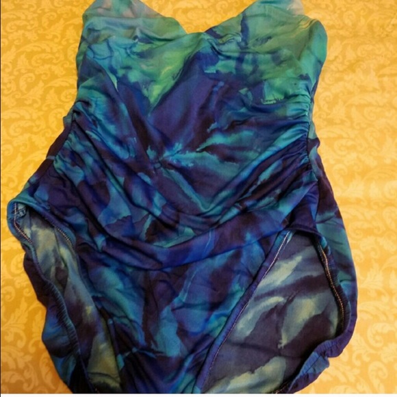 Underwire one-piece miraclesuit